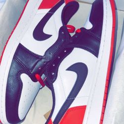 Size 10.5 Black Toe 1s Low 