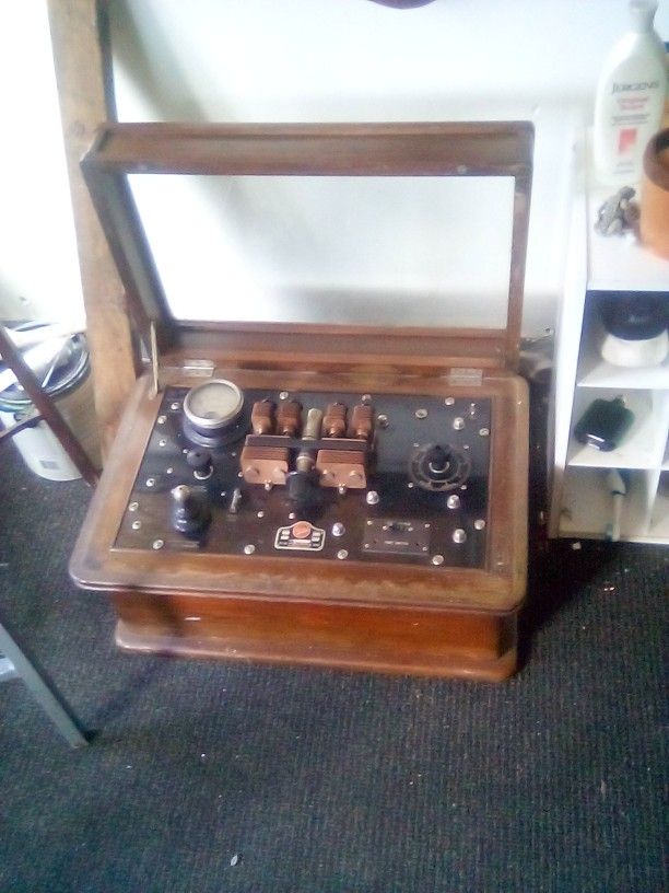 Vintage H.G. Fischer Electrotherapy Machine
