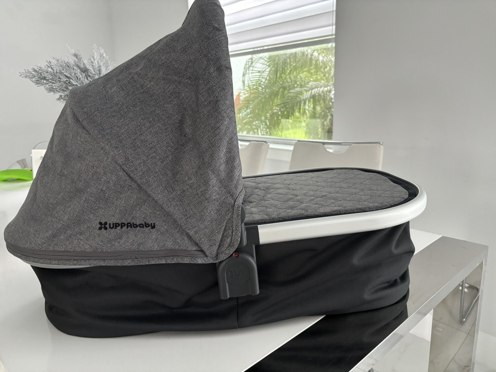 🖤 UPPAbaby Bassinet – Great Condition 🖤