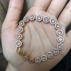 18k Gold Filled Bracelet 7” Long Luxury Piece Women’s Jewelry 