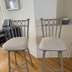 2 bar Stools, very good condition 