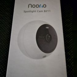 Noorio Spotlight Cam B211. Wire Free. Brand New In Box 5mp Ultra HD.