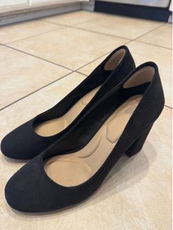 Free women’s shoes - size 9