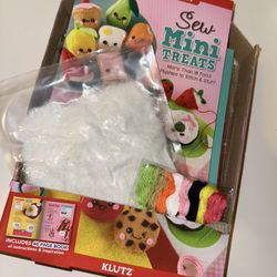 Klutz Mini Sew Treats Kit