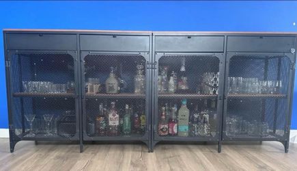 Bar / buffet cabinet