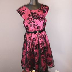 Girls small(6/7) red dress with black floral accents by jona michelle
100% polyester
