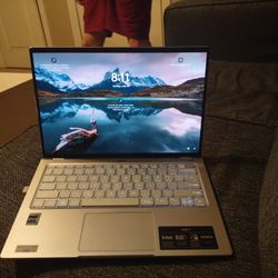 Barely Used Acer Laptop Great For Gaming With Bluetooth Mouse