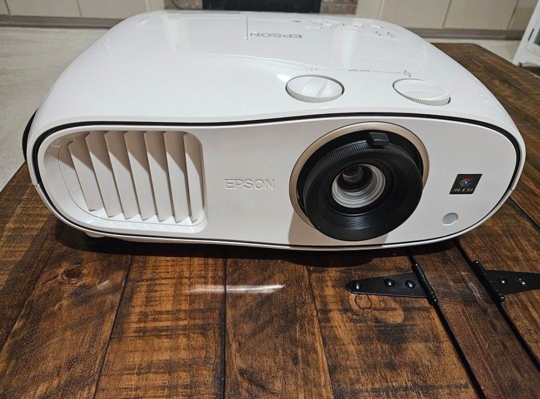 Epson Home Cinema 3LCD 3700 Home Theater Projector 1080p
