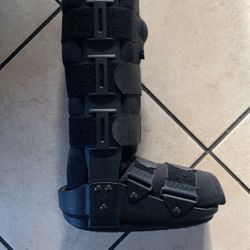 Medical Boot For Left Or Right Foot 
