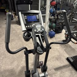 Life fitness Elliptical 