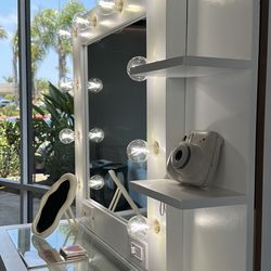NEW Vanity Mirror & Table Desk Set for Make Up Room Organizer or Salon Furniture
