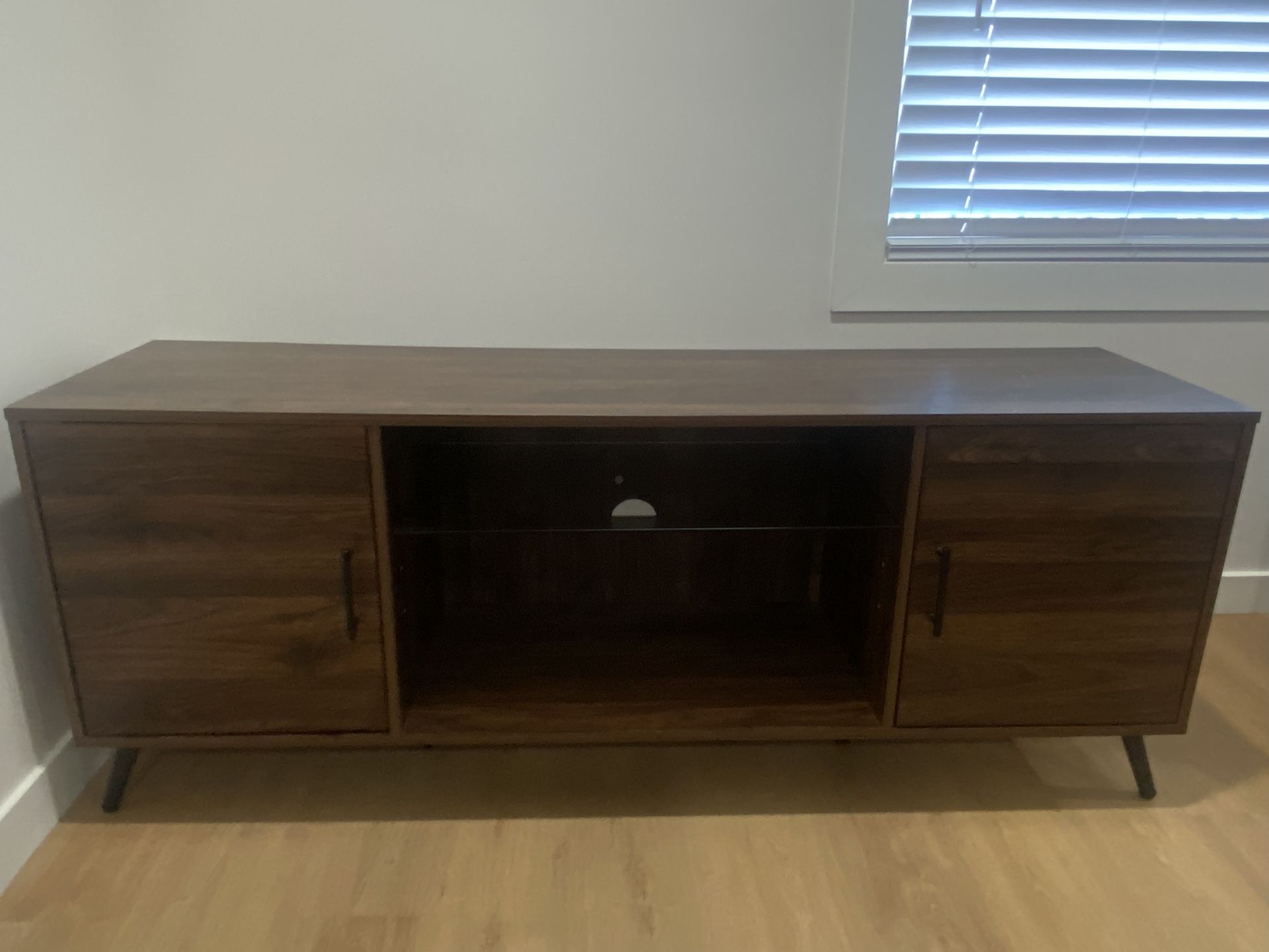 Modern & Elegant Wood Storage TV Stand