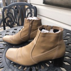 Women’s Tan Boots (size 8)