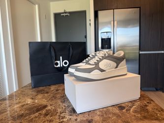 Alo Yoga “Recovery Mode” - Grey/White - Nuevas en caja