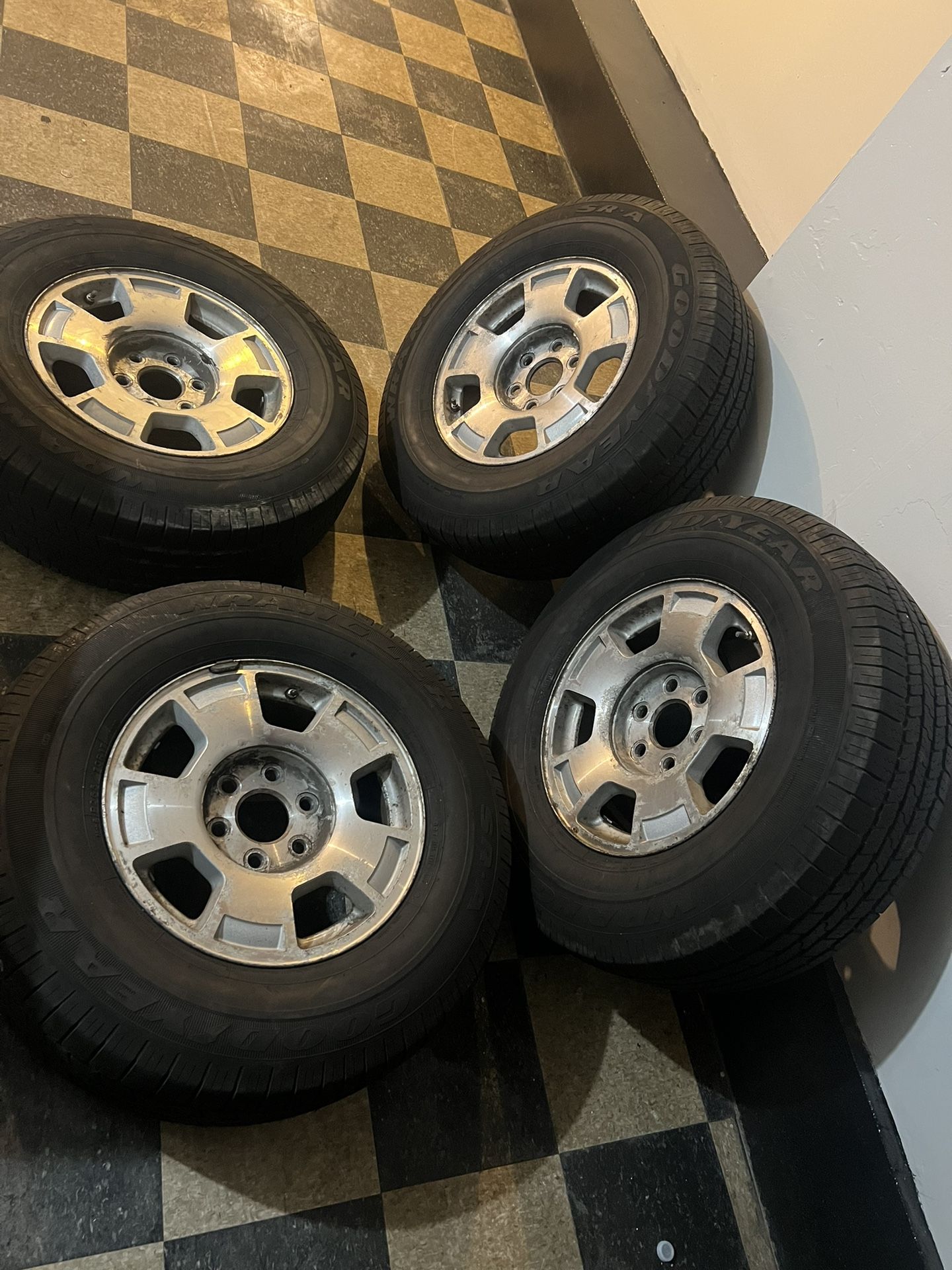 2005 Chevy Tahoe Wheels