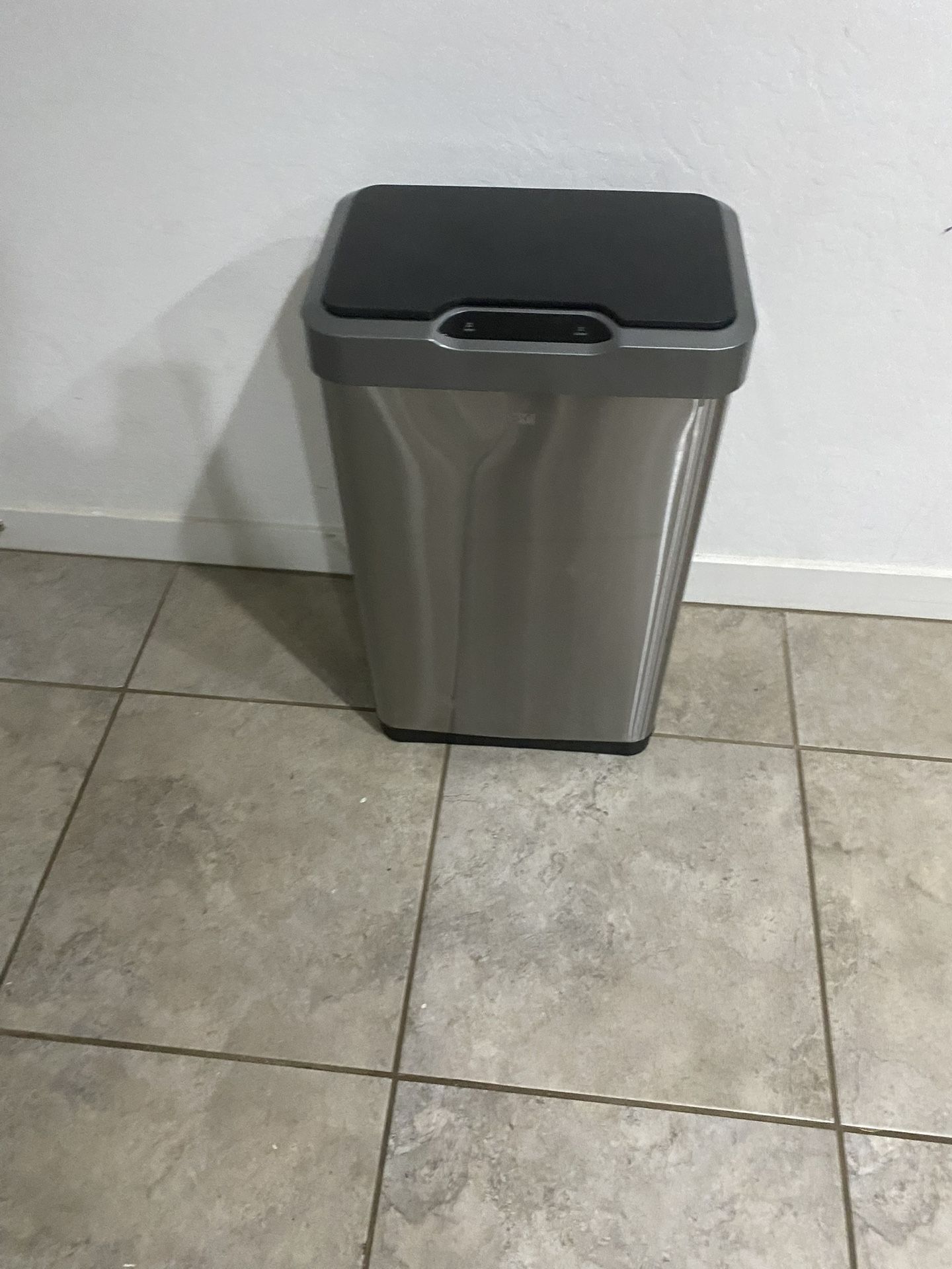 EKO 13 Gallons Sensor Trash Can