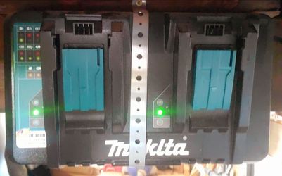 Makita DC18RD 18V Lithium-Ion Dual Rapid  Charger.