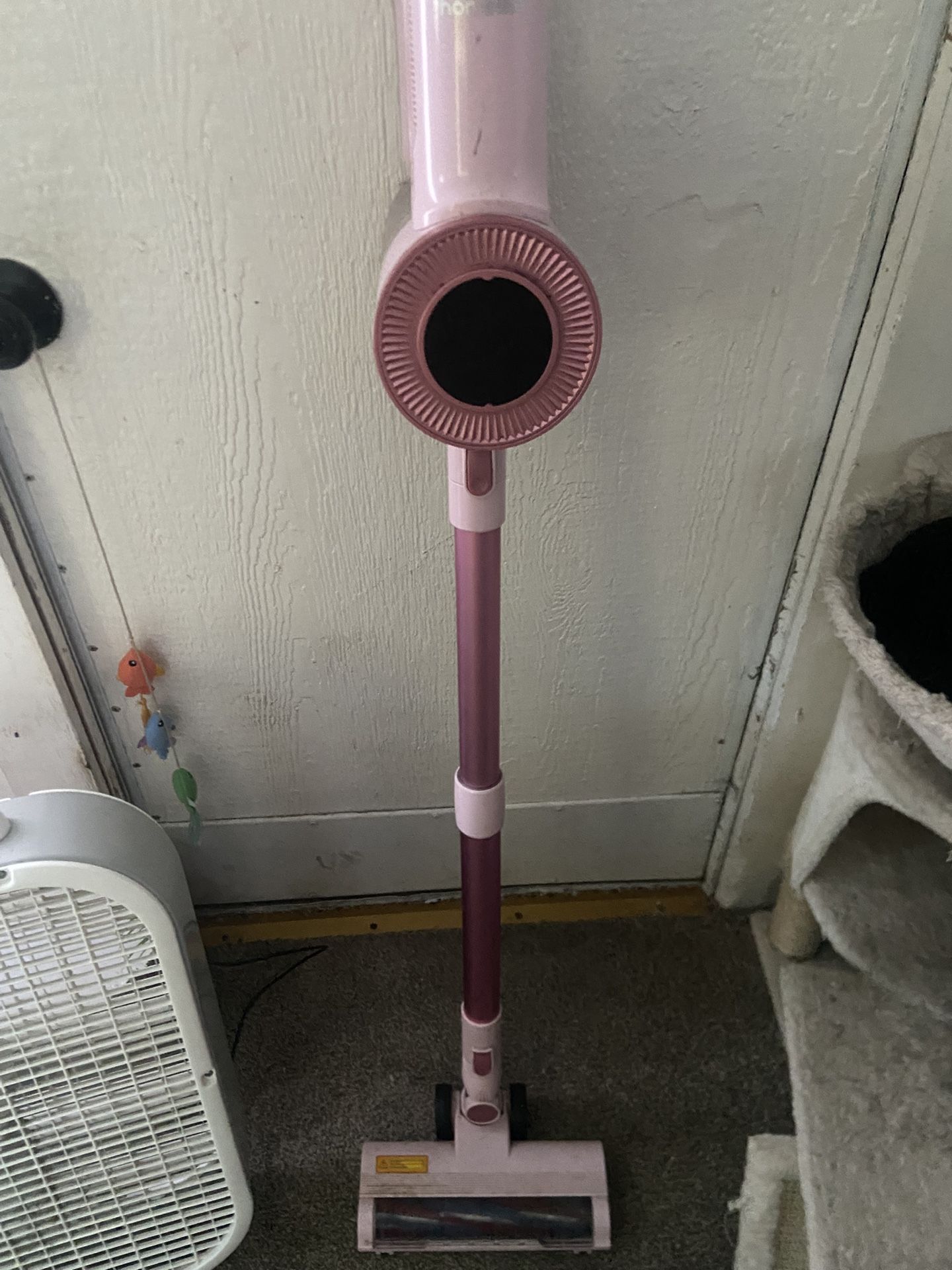HOMEIKA WIRELESS VACUUM + attachments/ wall mount/ charger 