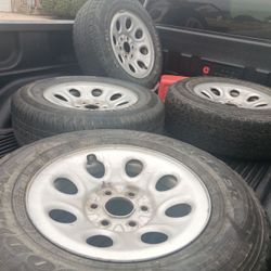 4 TIRES  245/75 17