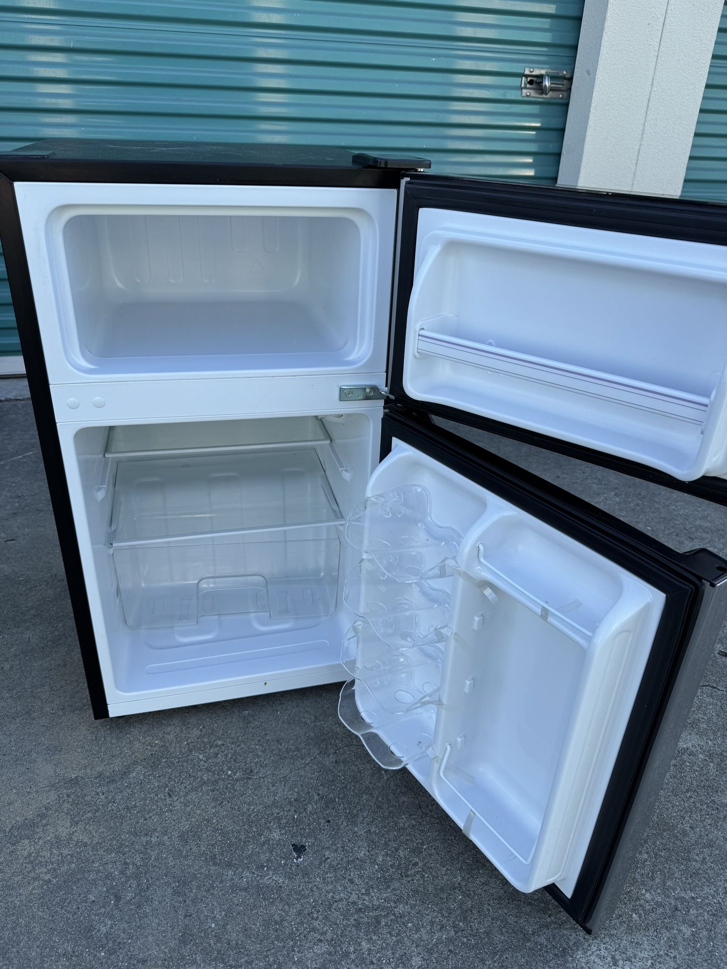 WORKS MINI FRIDGE