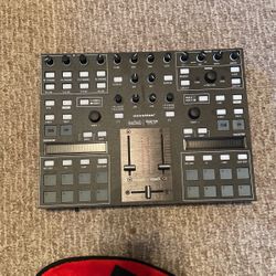 Novation Twitch - DJ Controller 