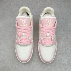Fashionable sneakers