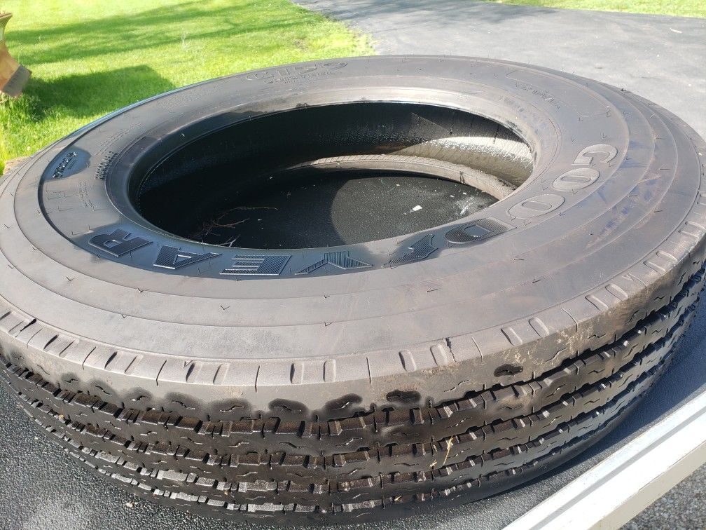 Truck Tire 22.5 X 9.00 Like New $50