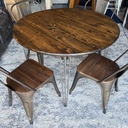 INDUSTRIAL DINING ROOM WITH 4 CHAIRS AND 2 BENCHES