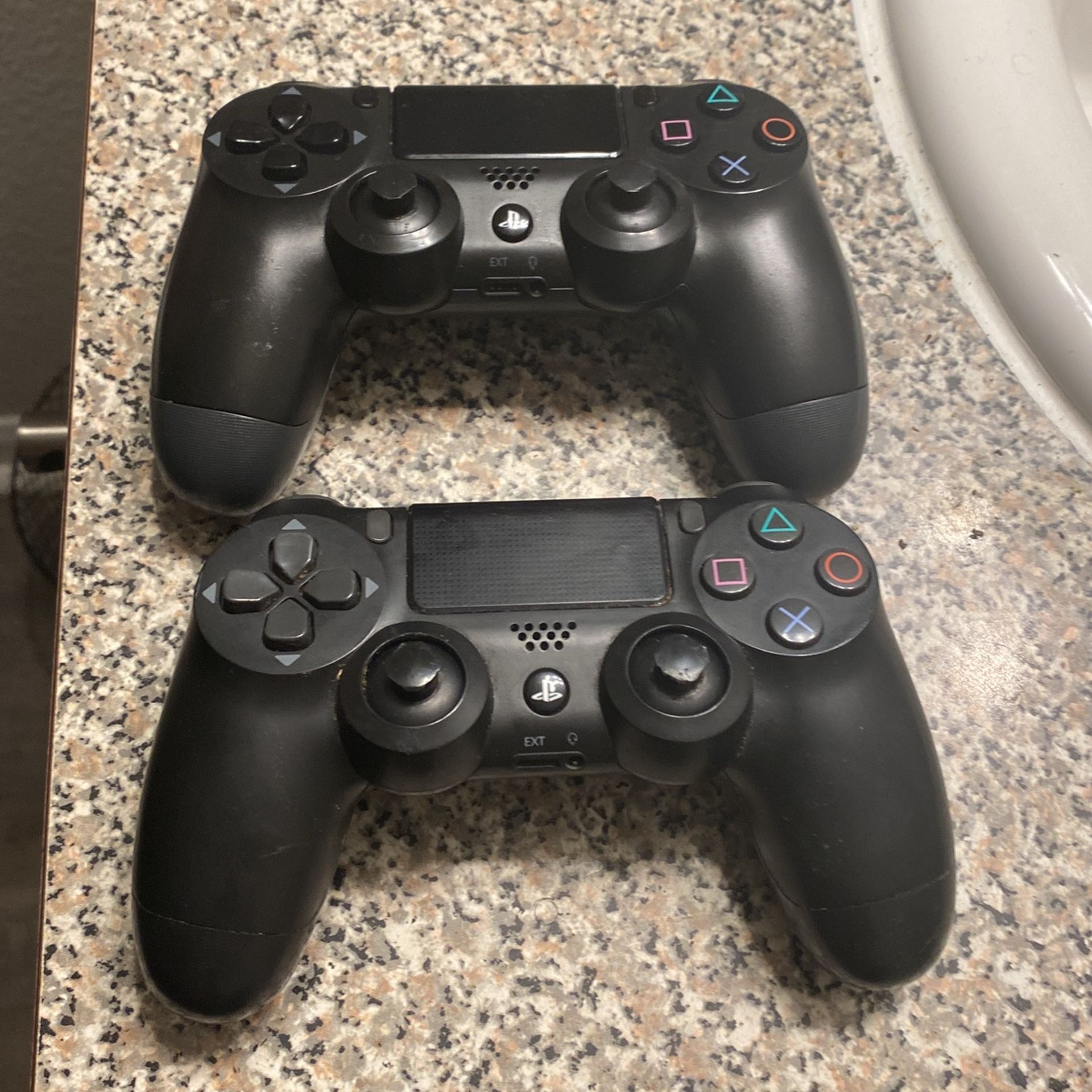 PS4 controllers