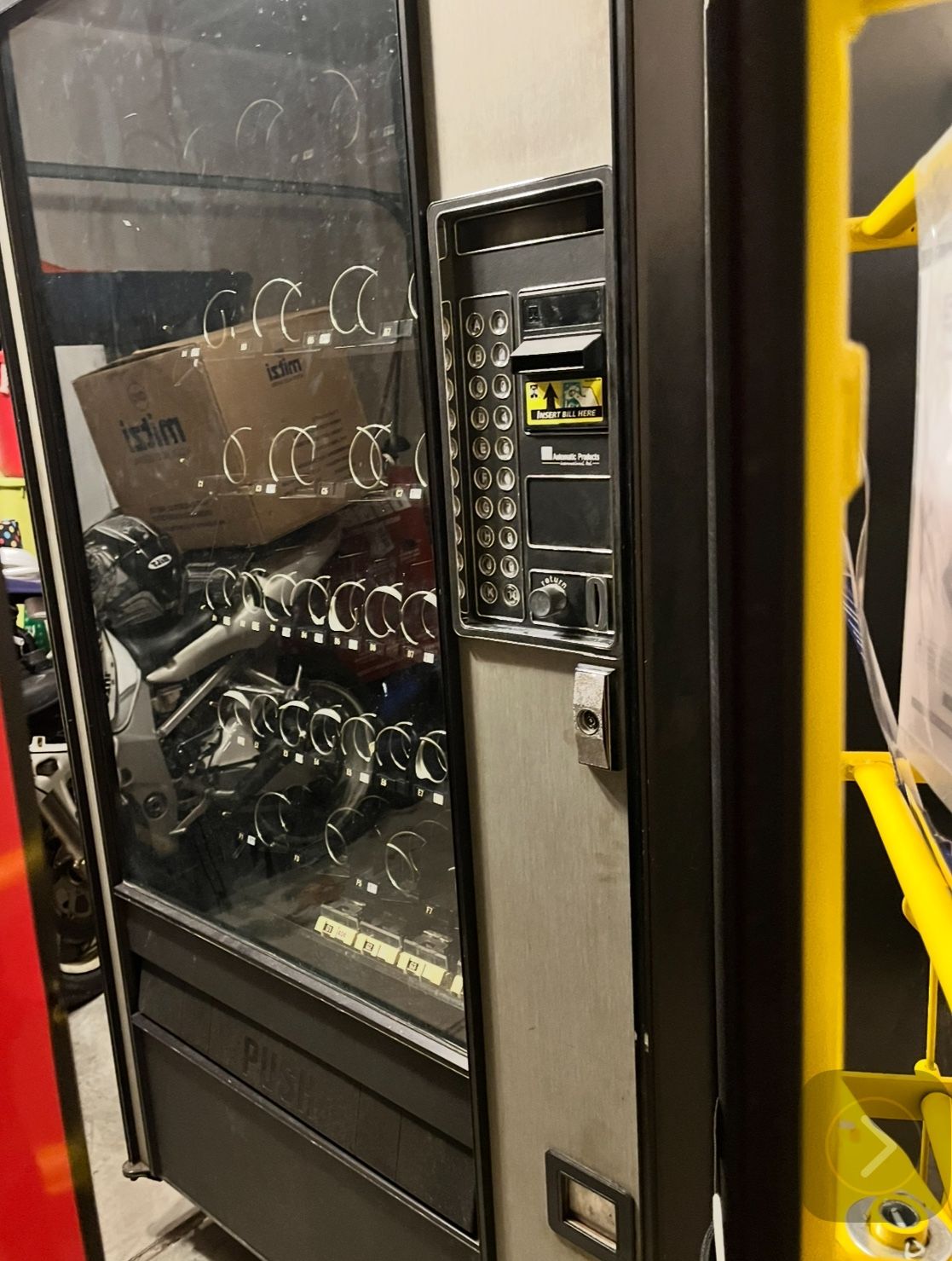 4 High-Quality Vending Machines in Excellent Condition! - Sold together For one price