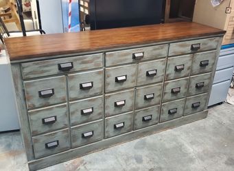 Pottery Barn apothecary-style