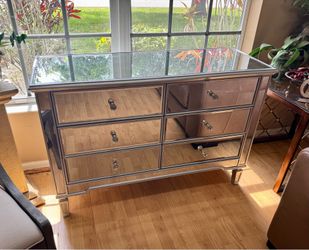 Glamorous Mirrored Bedroom Dresser