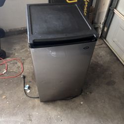 Mini Fridge 