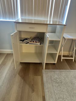 Kitchen cabinet/island
