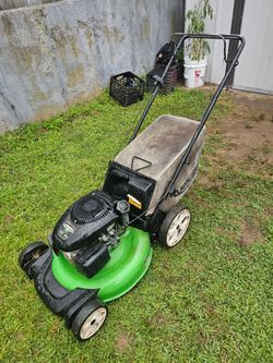 Lawn-boy lawnmower with bag