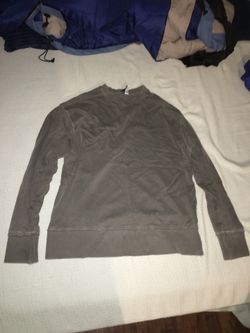 Oversized grey crewneck sweatshirt