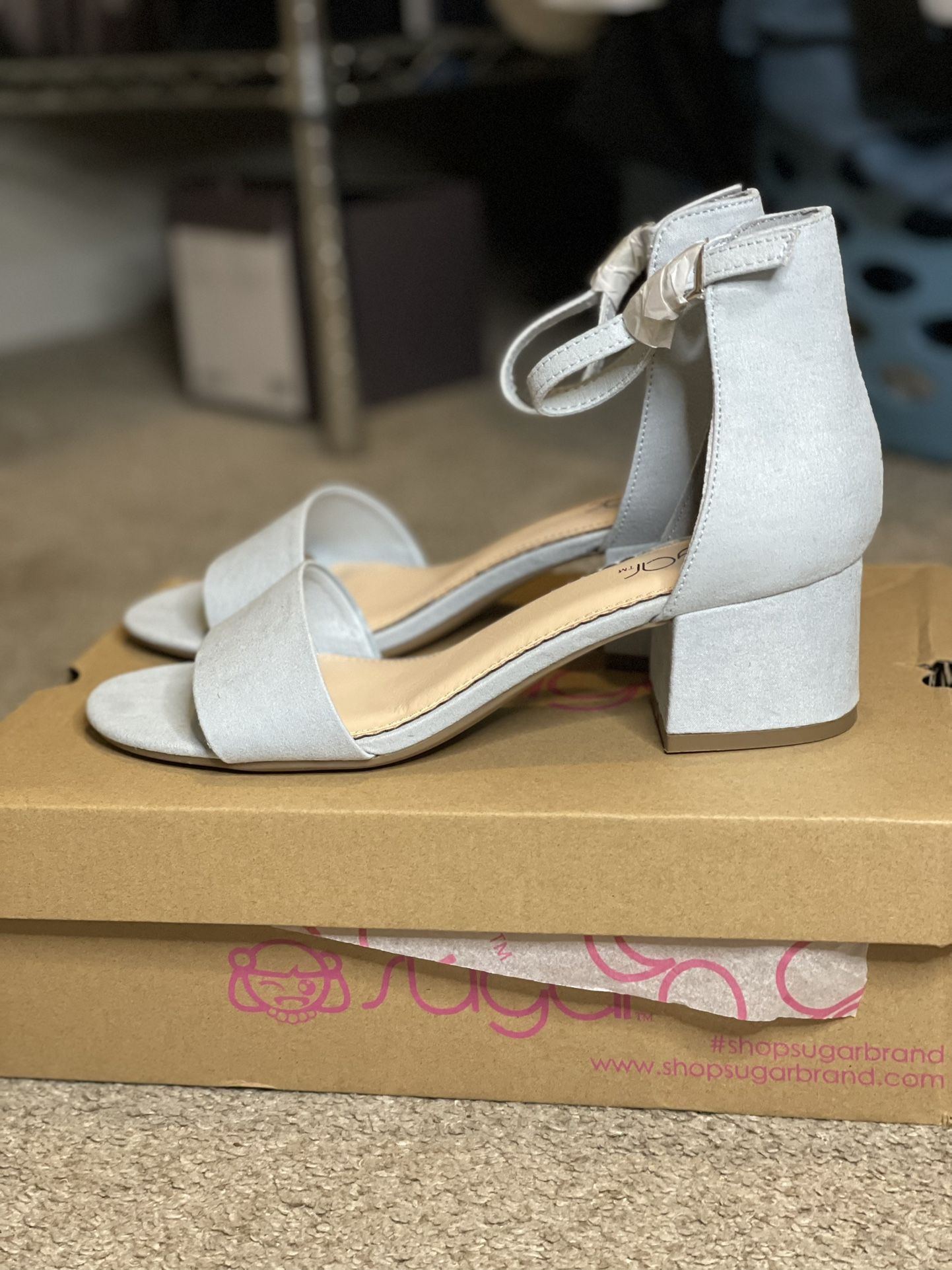 Sugar brand Women’s low dress sandals Size 8