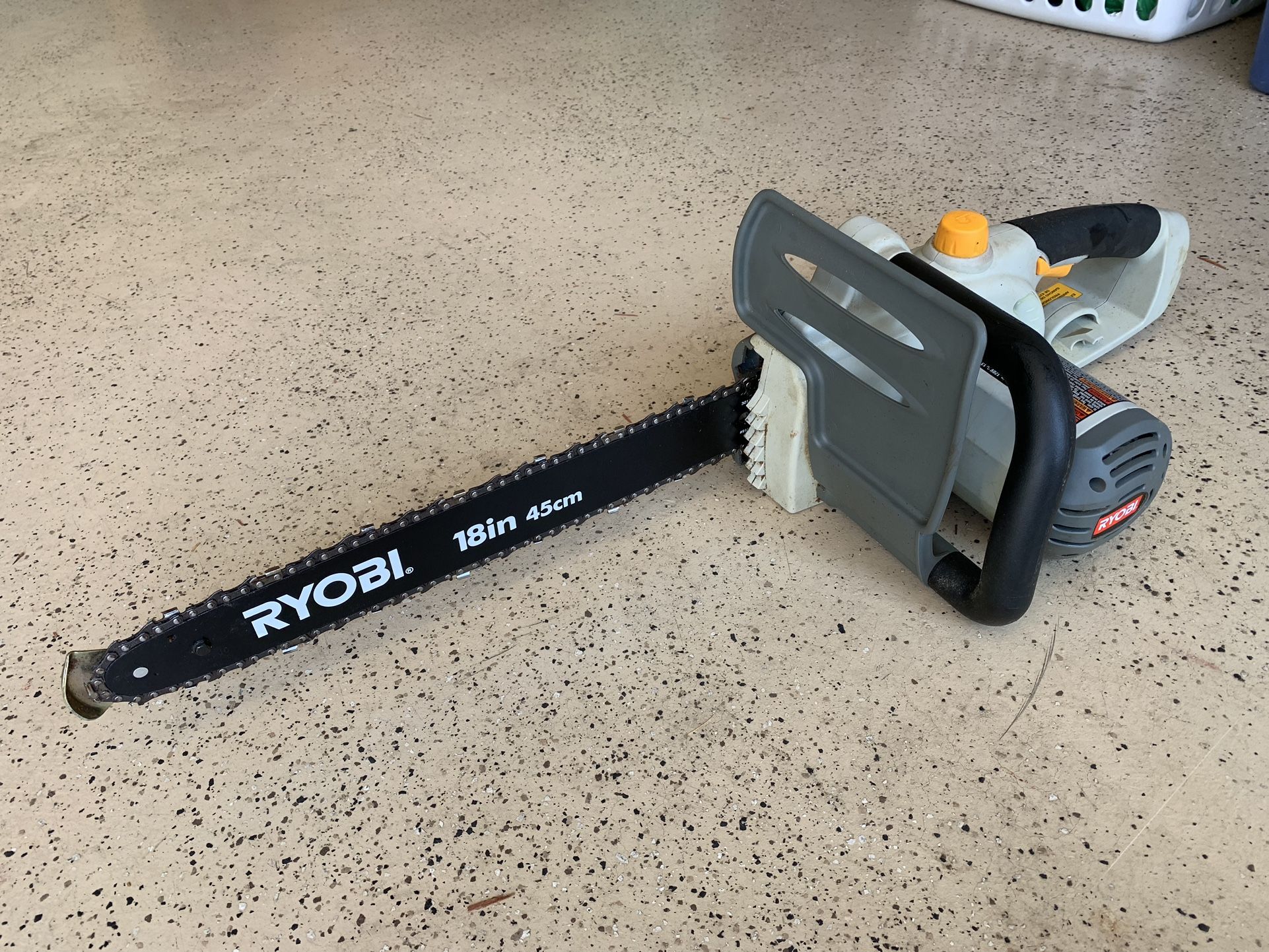 Ryobi RY43006 Electric corded 18” Chainsaw With Case