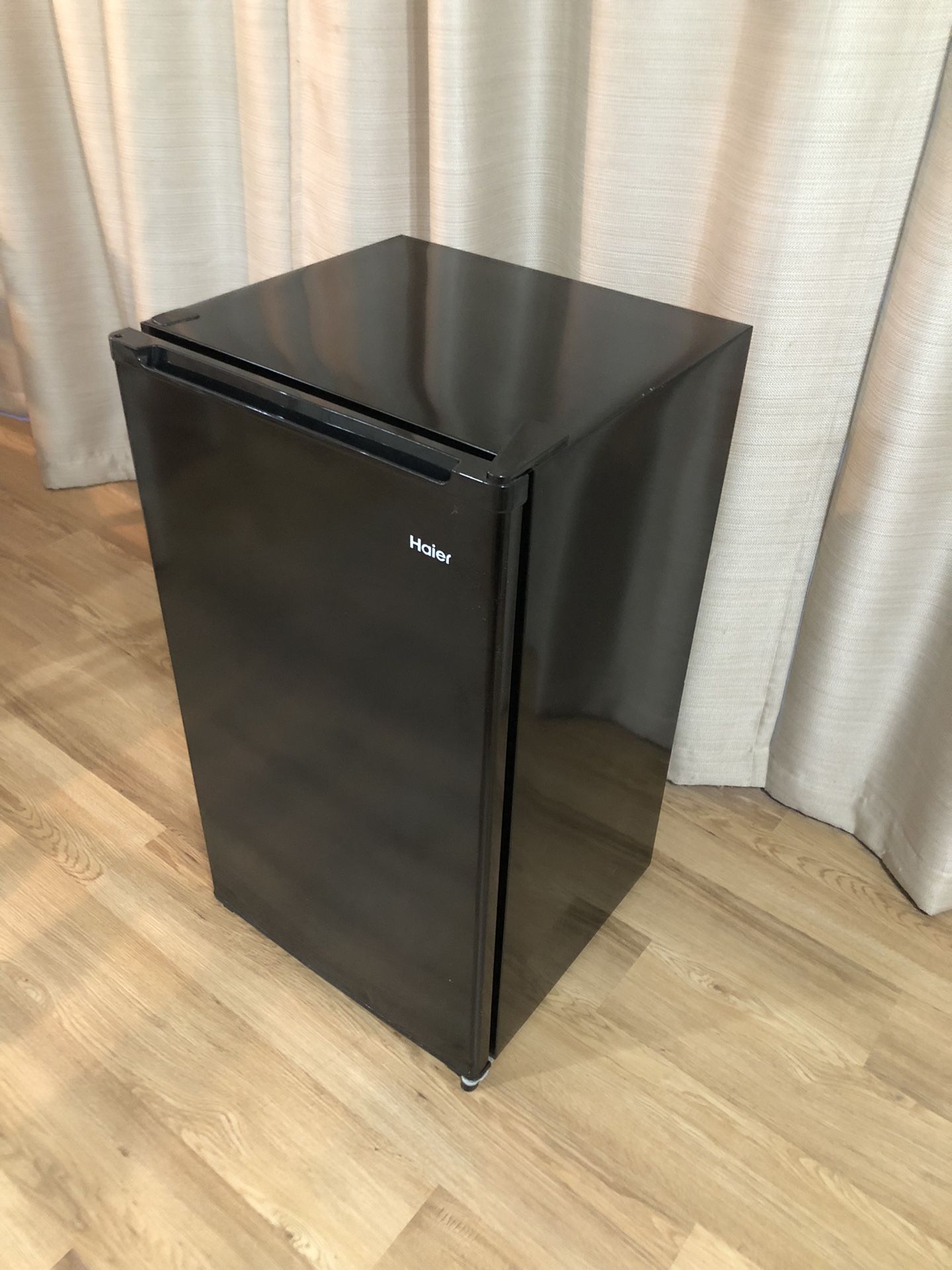 Haier Compact Household Refrigerator Mini Fridge