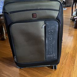 Swiss Tech XL Suitcase