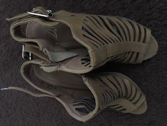Woman's shoes size 7