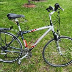 TREK 7300 HYBRID MOUNTAIN BIKE