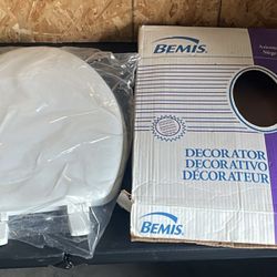 Bemis Toilet Seat  regular bowl BRAND NEW, open box