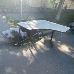 Table / Desk