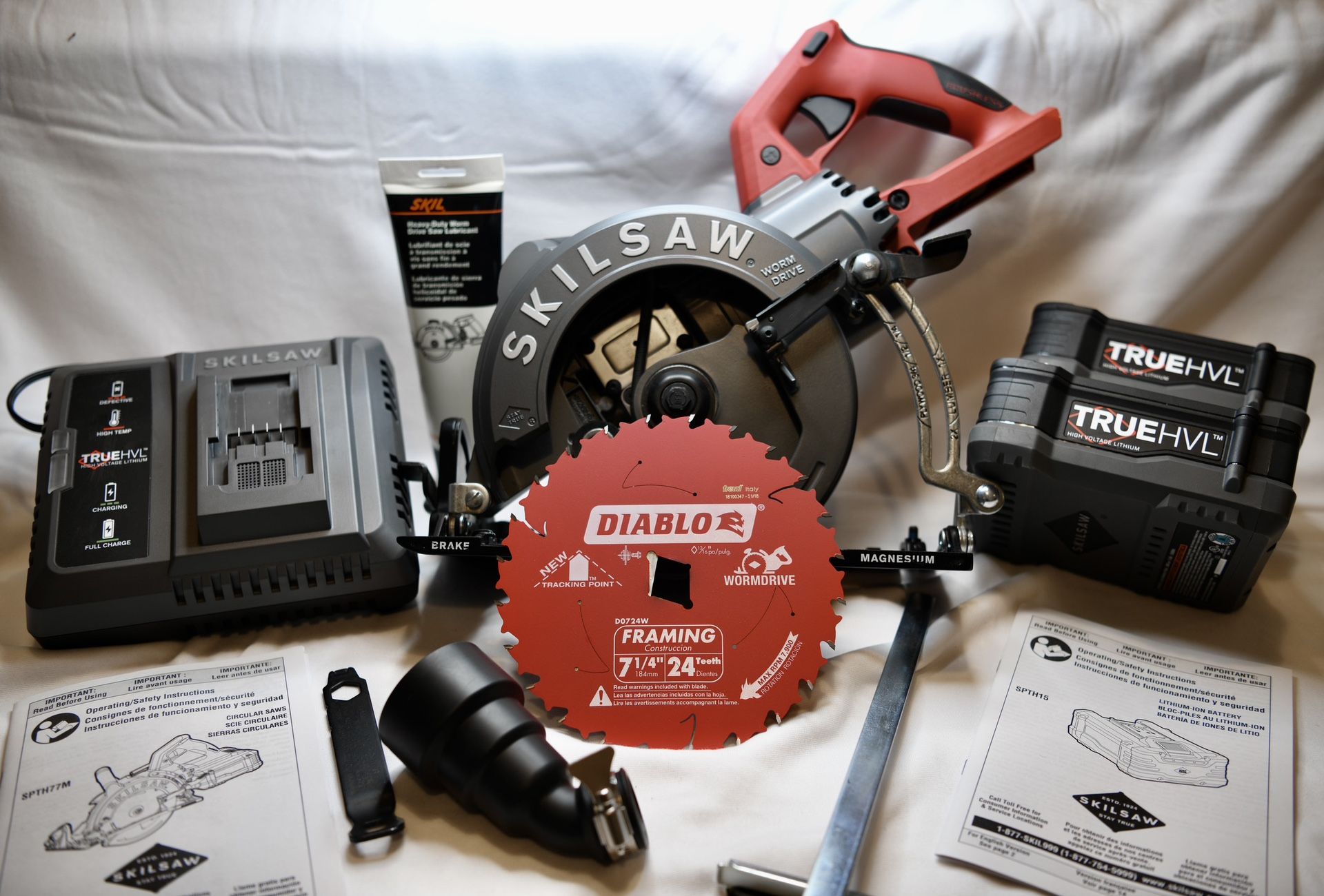 SKILSAW SKIL SAW SPTH77M-11 Cordless Worm Drive Saw with (2) TRUEVHL 48v Batteries & Accessories