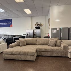 Sectional With Chaise 