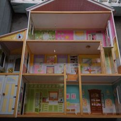 Play Doll House 