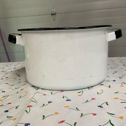 vintage graniteware pot 5.5" tall