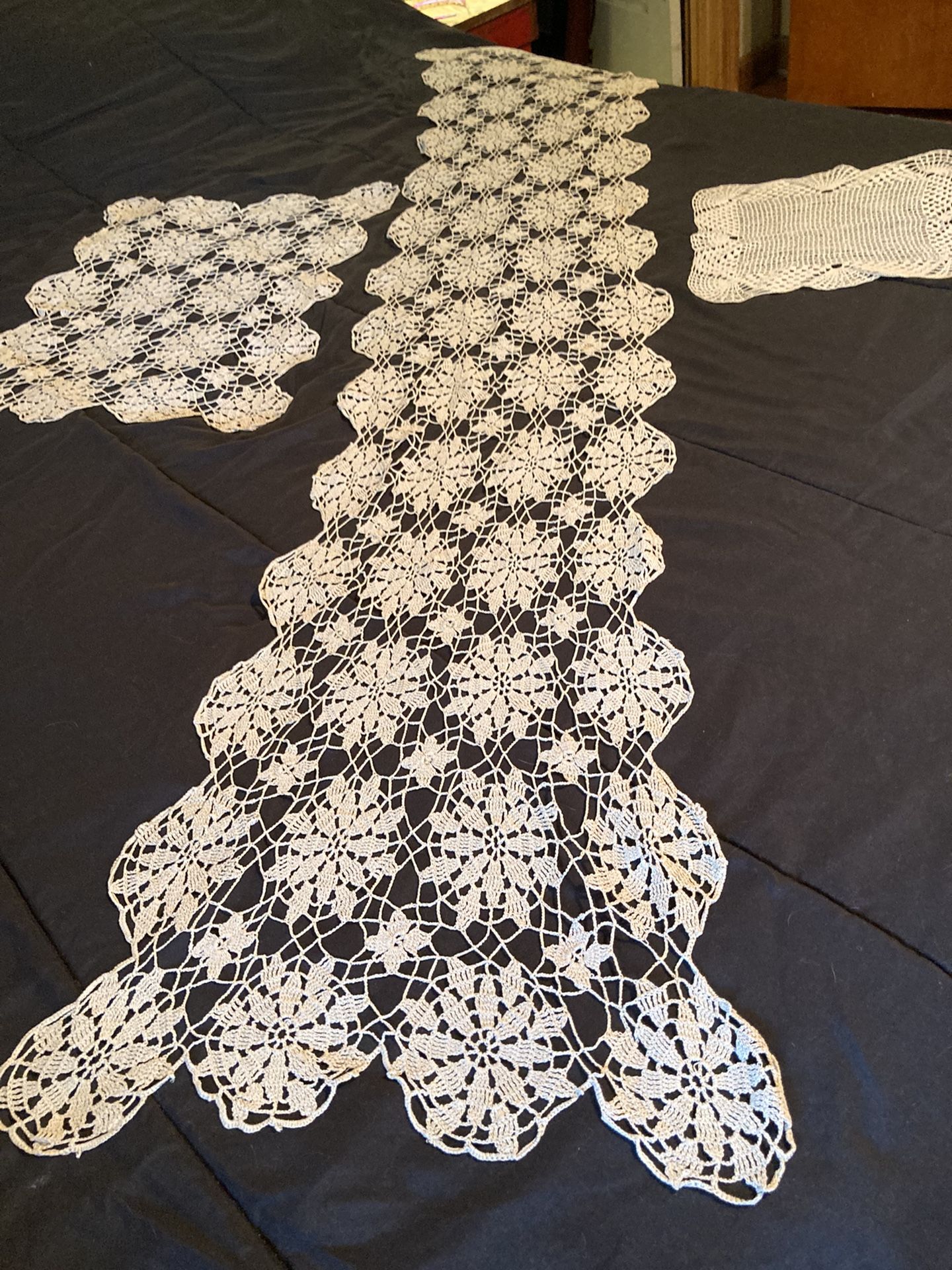 Vintage Crocheted Table Runner&Doilies