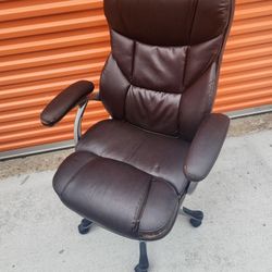 *** EXECUTIVE OFFICE CHAIR ***